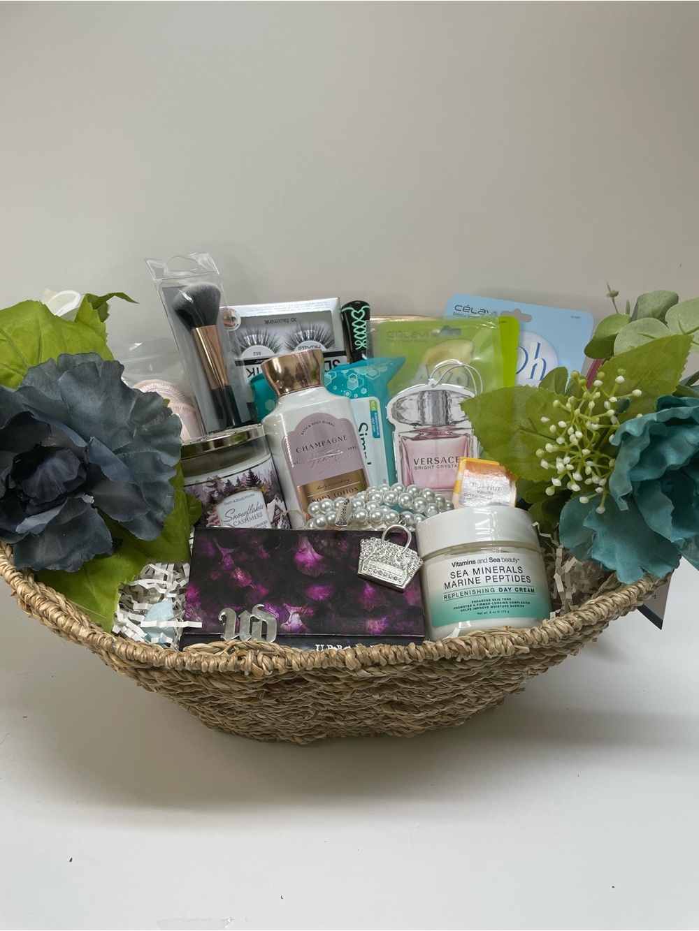Gift Basket with Beauty Bundle